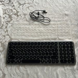 Multi device Bluetooth keyboard